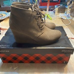 Arizona Booties with memory foam. 8 1/2 Taupe color new.